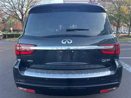 2024 INFINITI QX80 LUXE