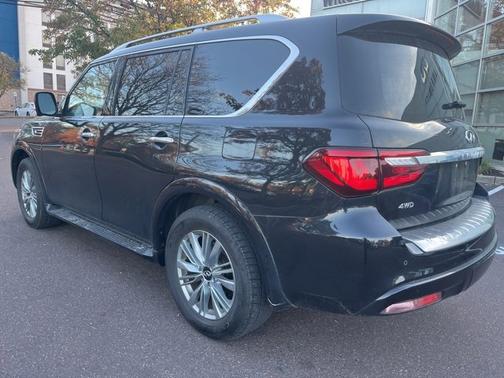 2024 INFINITI QX80 LUXE
