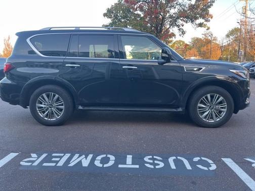 2024 INFINITI QX80 LUXE