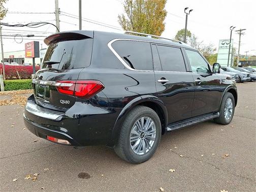 2024 INFINITI QX80 LUXE