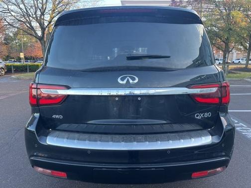 2024 INFINITI QX80 LUXE