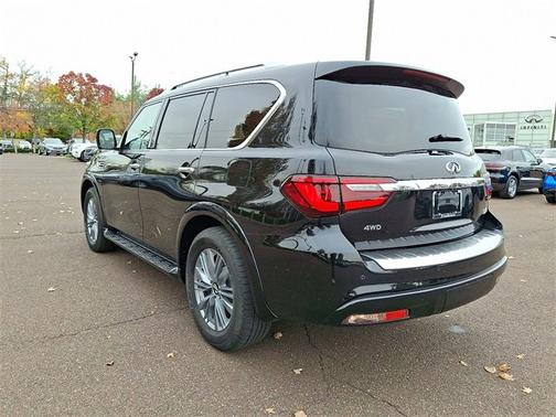 2024 INFINITI QX80 LUXE