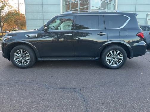 2024 INFINITI QX80 LUXE