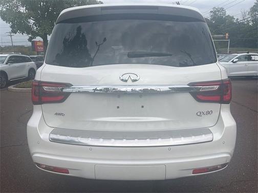 2024 INFINITI QX80 LUXE