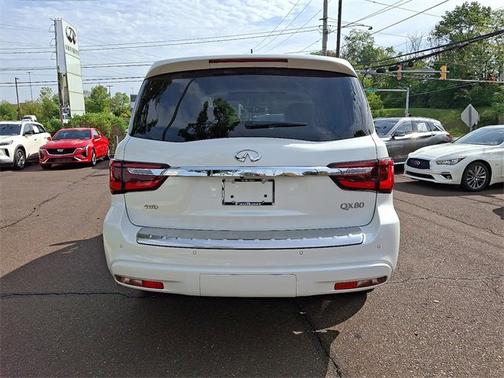 2024 INFINITI QX80 LUXE