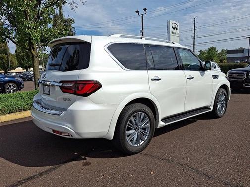 2024 INFINITI QX80 LUXE