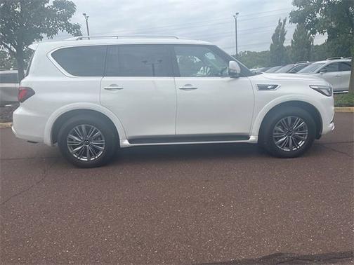 2024 INFINITI QX80 LUXE
