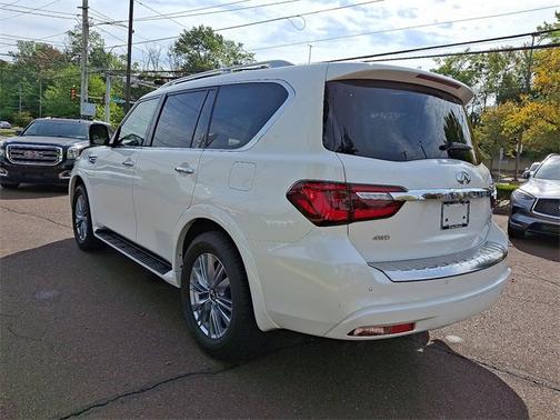 2024 INFINITI QX80 LUXE