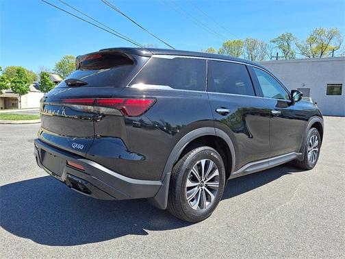 2022 INFINITI QX60 PURE
