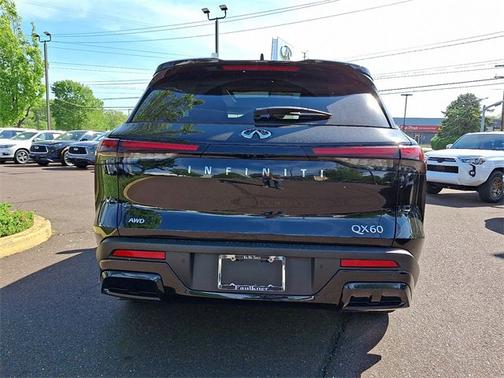 2025 INFINITI QX60 LUXE