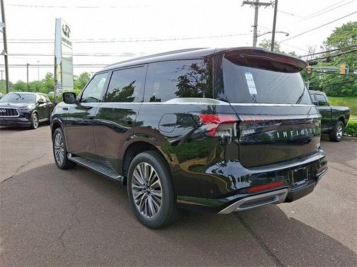 2025 INFINITI QX80 LUXE