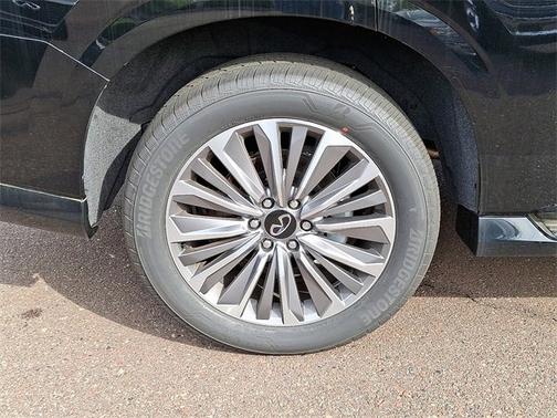 2025 INFINITI QX80 LUXE