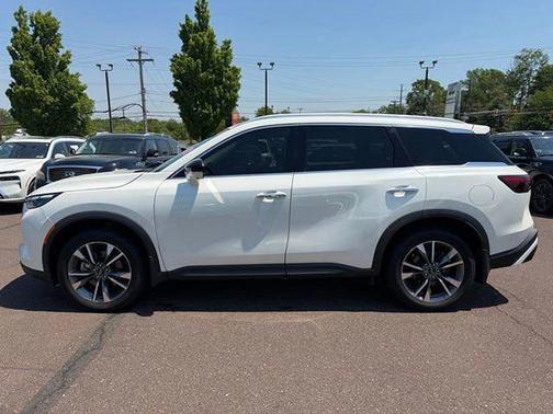Majestic White 2024 INFINITI QX60 Luxe