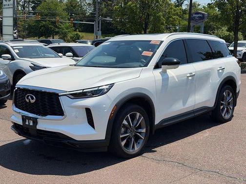 Majestic White 2024 INFINITI QX60 Luxe