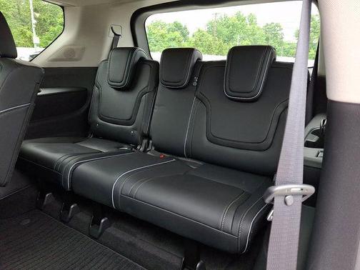 Radiant White 2026 INFINITI QX80 Luxe