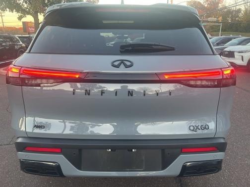 2025 INFINITI QX60 LUXE