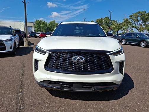 2025 INFINITI QX60 LUXE