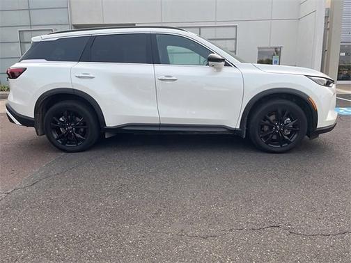 2025 INFINITI QX60 LUXE