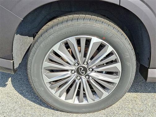 2025 INFINITI QX80 LUXE