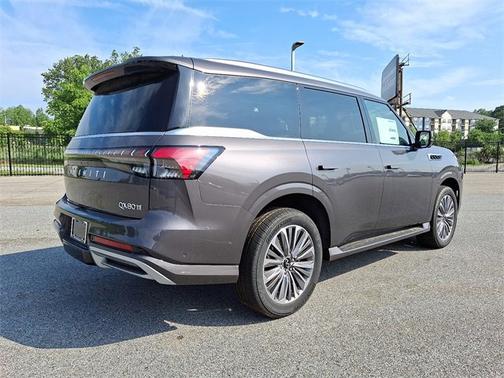 2025 INFINITI QX80 LUXE