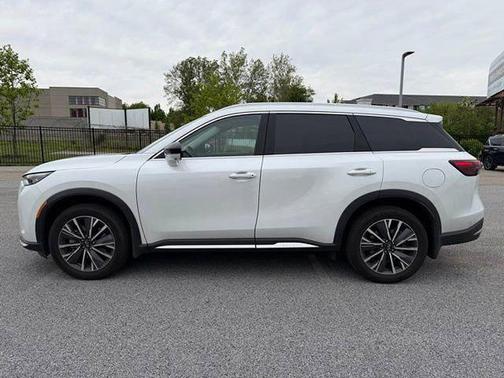Radiant White 2026 INFINITI QX60 LUXE AWD