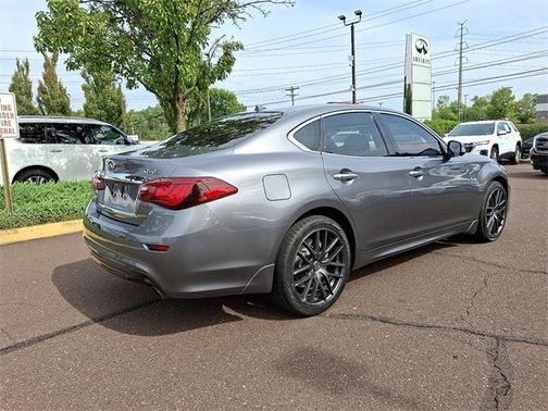 2017 INFINITI Q70 3.7X