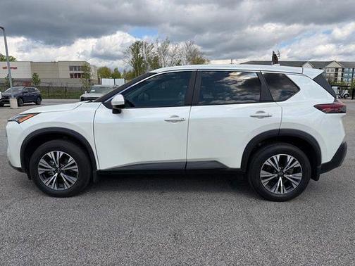 Pearl White Tricoat 2023 Nissan Rogue SV