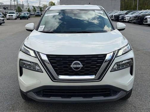 Pearl White Tricoat 2023 Nissan Rogue SV