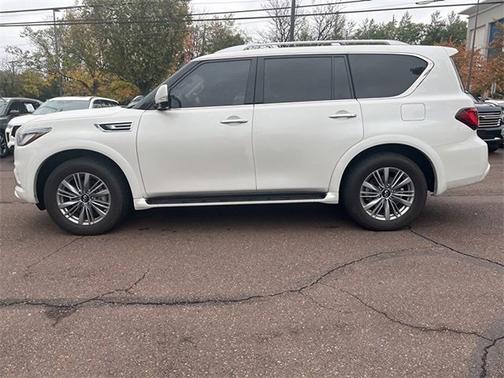 2024 INFINITI QX80 LUXE