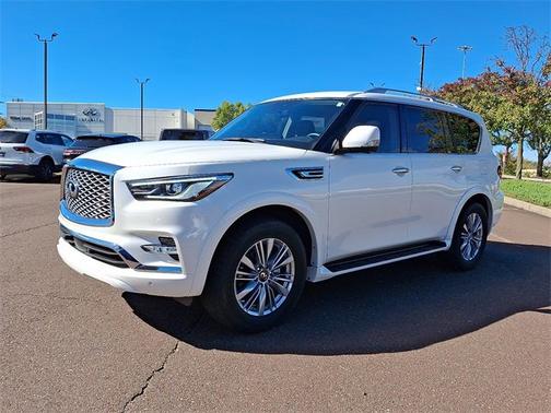 2024 INFINITI QX80 LUXE