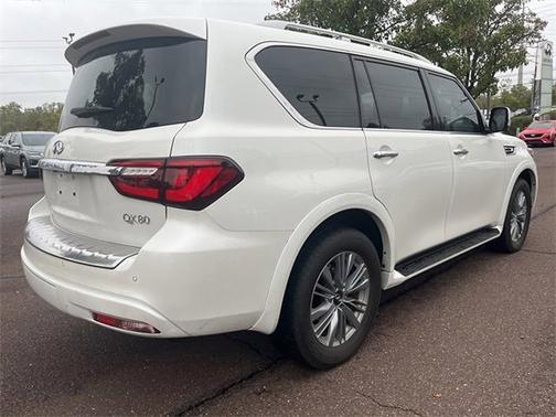 2024 INFINITI QX80 LUXE