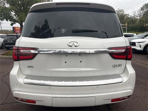 2024 INFINITI QX80 LUXE