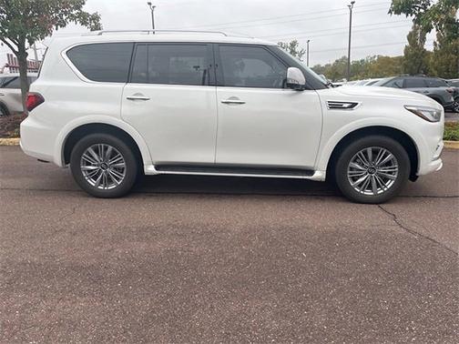 2024 INFINITI QX80 LUXE