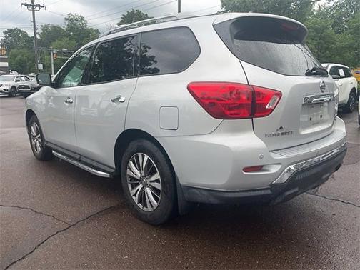 2018 Nissan Pathfinder SV