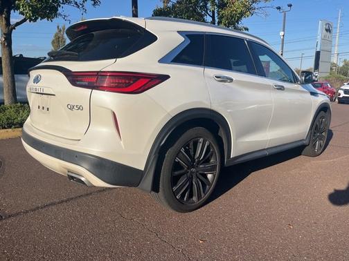 2022 INFINITI QX50 LUXE