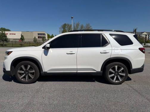 Platinum White 2023 Honda Pilot Touring 8-Passenger