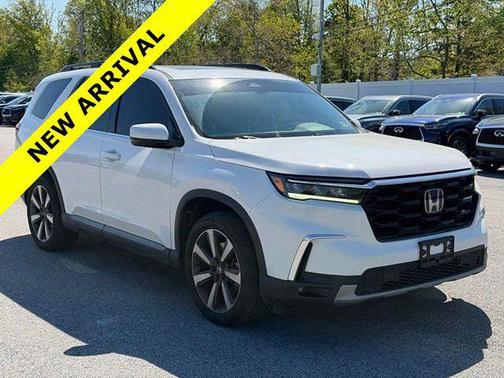 Platinum White 2023 Honda Pilot Touring 8-Passenger