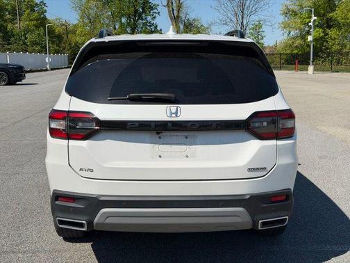 Platinum White 2023 Honda Pilot Touring 8-Passenger
