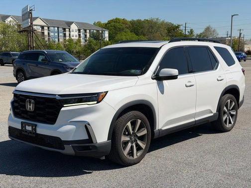 Platinum White 2023 Honda Pilot Touring 8-Passenger