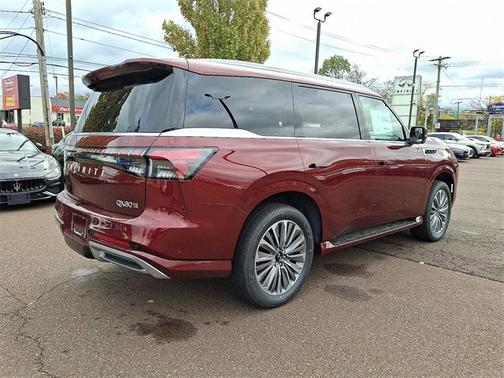 2026 INFINITI QX80 LUXE