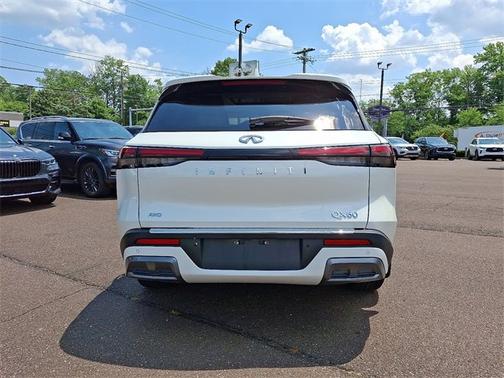 2022 INFINITI QX60 LUXE