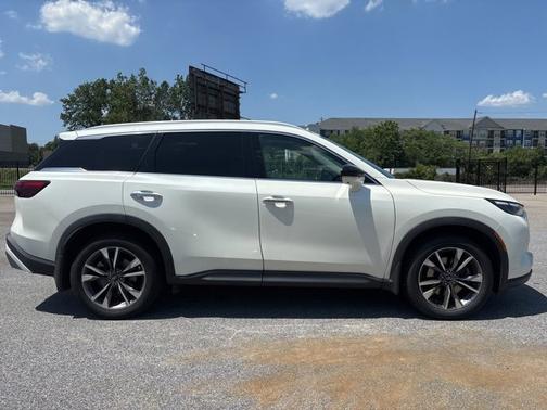 2022 INFINITI QX60 LUXE
