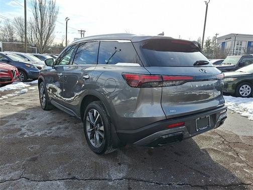 2025 INFINITI QX60 LUXE