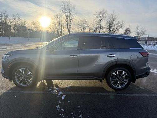 2025 INFINITI QX60 LUXE