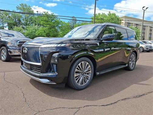 2025 INFINITI QX80 LUXE