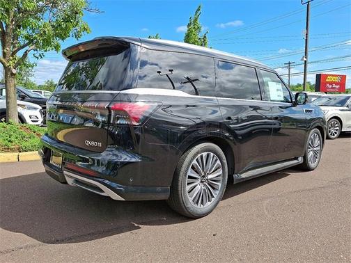 2025 INFINITI QX80 LUXE