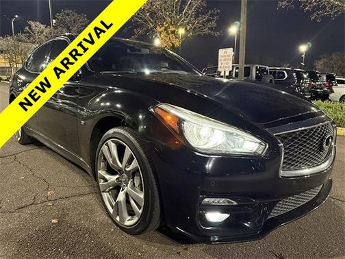 2018 INFINITI Q70 3.7X LUXE