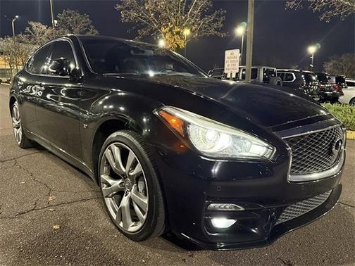 2018 INFINITI Q70 3.7X LUXE