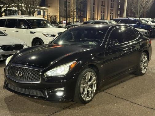 2018 INFINITI Q70 3.7X LUXE