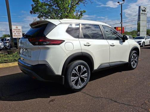 Pearl White Tricoat 2023 Nissan Rogue SV